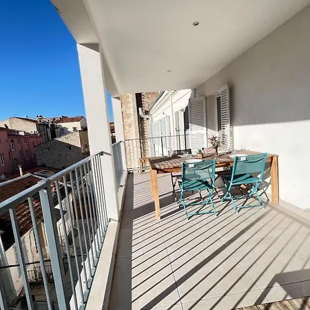Beautiful 3 Bedrooms In Apartment Cannes